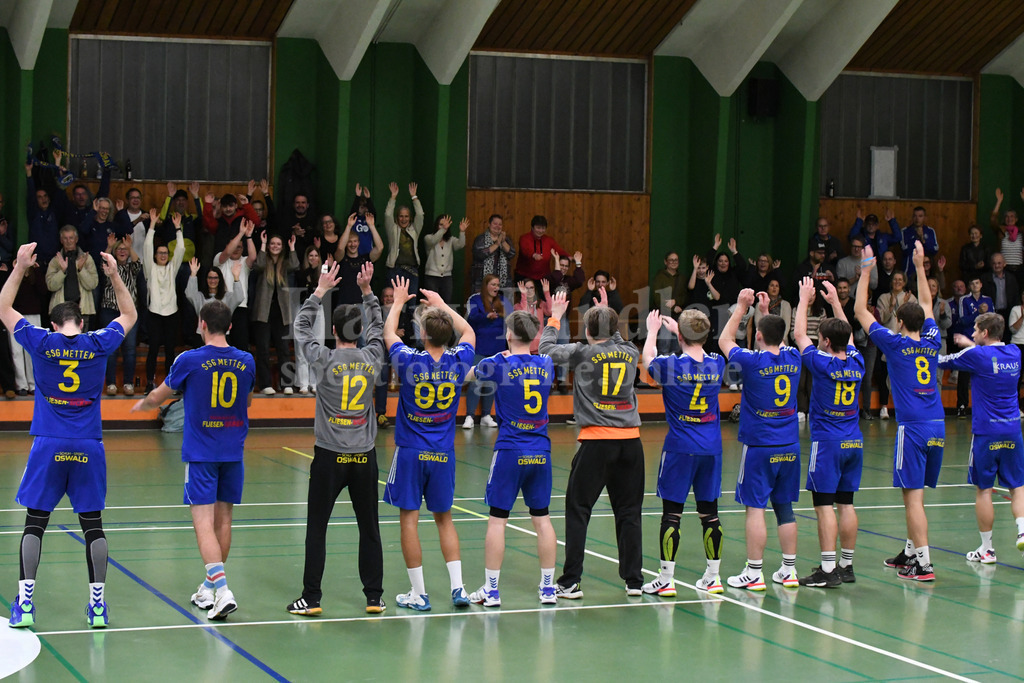 SSG Metten :  TSV 1861 Mainburg  | SSG Metten feiert mit seinen Fans den ersten Heimsieg der Saison - Realisiert mit Pictrs.com