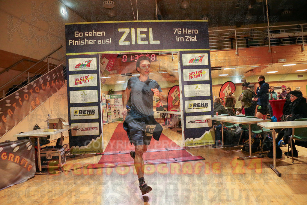 241208_1105_EX1_4228 | Sportfotografie im Rhein-Sieg Kreis, Köln, Bonn, NRW, Rheinland Pfalz, Hessen, etc. Unser Tätigkeitsfeld umfasst den Laufsport vom Volkslauf über den Marathon, Duathlon, Triathon bis zum Ultralauf wie Kölnpfad Ultra oder Schindertrail.