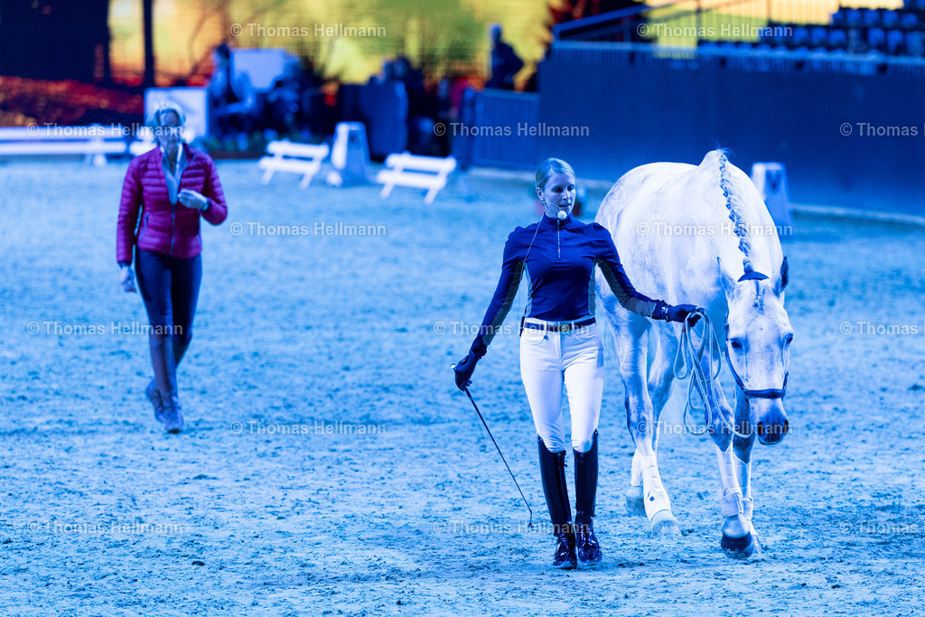 TH_Jessica von Bredow-Werndl_ Anne Krüger_27472 | Der professionelle Turnierfotograf ✓ Reitsport Bilder ▷ Shop ✚ günstig & schnell ✚ mit Zugang für Redakteure