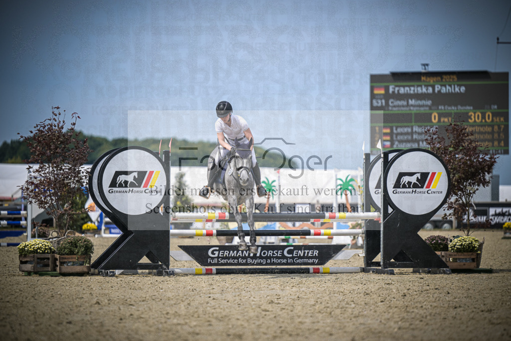 DOS_5066 | Entdecke hochwertige Reitturnierfotos von Foto Oger. Professionell, emotional und authentisch – jetzt Lieblingsmomente im Shop bestellen.Deutschlandweite Turnierfotografie. - Realisiert mit Pictrs.com