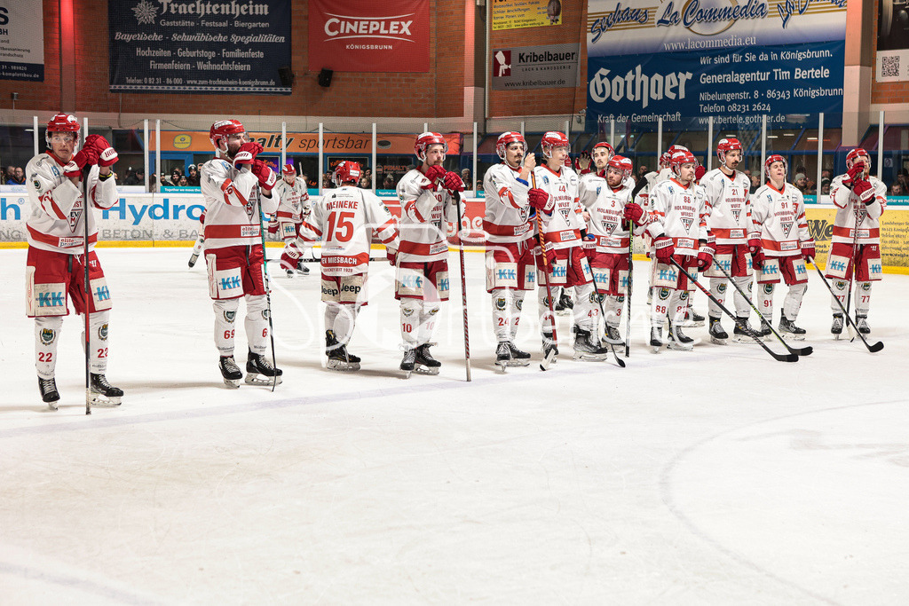 EHC Königsbrunn - TEV Miesbach | Die Gaeste aus Miesbach  sind niedergeschlagen nach der Finalniederlage gegen Koenigsbrunn