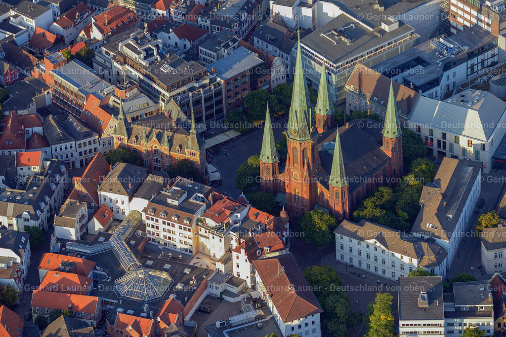 3293244 | Die Lambertikirche, auch St.-Lamberti-Kirche, ist die zentrale Kirche der Ev.-luth. Kirchengemeinde Oldenburg in Oldenburg, Niedersachsen
