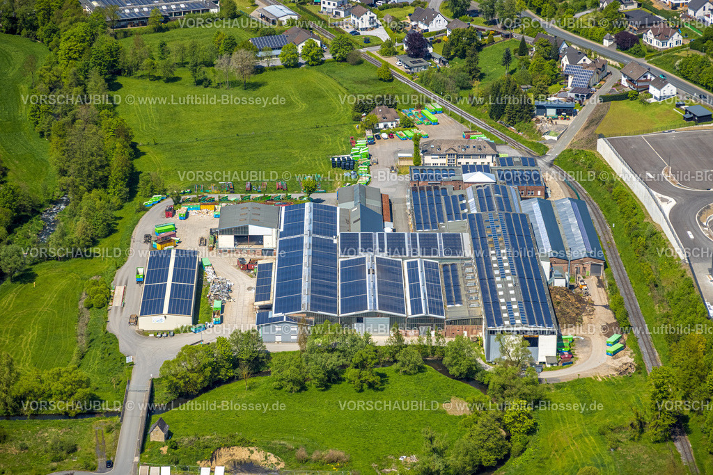 Sundern230505412 | Luftbild, Gewerbegebiet Zum Dümpel, hbwt e.K. Wärmebehandlungstechnik, Solardach, Stemel, Sundern, Sauerland, Nordrhein-Westfalen, Deutschland