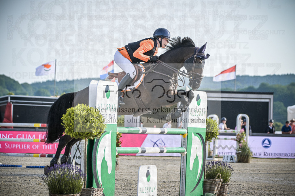 DOS_8064 | Entdecke hochwertige Reitturnierfotos von Foto Oger. Professionell, emotional und authentisch – jetzt Lieblingsmomente im Shop bestellen.Deutschlandweite Turnierfotografie. - Realisiert mit Pictrs.com