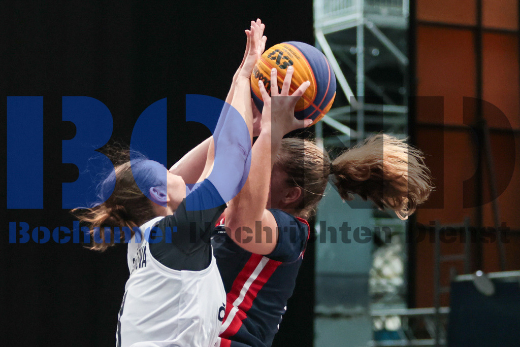 SES_RRG3x320250720-70 | bond - Realisiert mit Pictrs.com