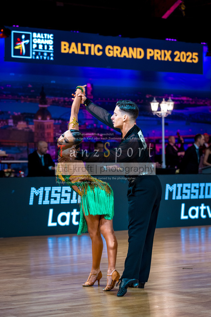 20251213_Baltic-GP_1962-2 | Tanzsportbilder, Standardtanz, Lateintanz, WDSF, DTV, LTVB, dancecomp, goc, hessen tanzt, blaues band der spree, walzer, tango, wiener walzer, slowfox, quickstepp, samba, rumba, cha-cha-cha, paso doble. jive, hd-kroft photography, turniertanzsport