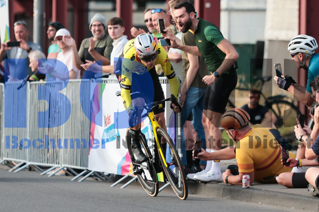 SES_DEUTOU20250820-186 | bond - Realisiert mit Pictrs.com