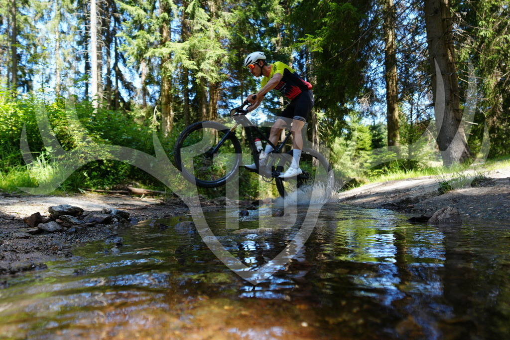 FC604254 | Fotogalerie der Treibjagd im Dunkelwald - Dein MTB Etappenrennen im Erzgebirge - Realisiert mit Pictrs.com