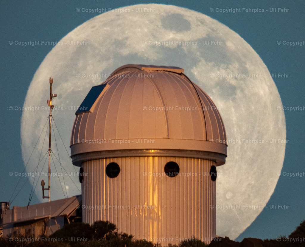 Full Moon behind SONG-Observatory | Fehrpics - hochwertige Fotoprodukte rund um Landschaft, Natur, Sterne & Milchstraße. - Realisiert mit Pictrs.com