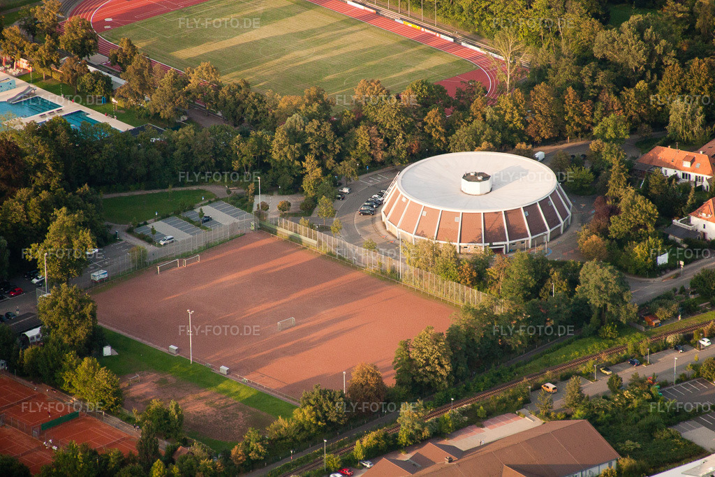 Luftbild: Stadion Jahnsportplatz und Rundsporthalle in Landau in der Pfalz im Bundesland Rheinland-Pfalz in Deutschland. Foto: IMG_32966.jpg vom 03.09.2010 durch Werner Riehm/FLY-FOTO.de