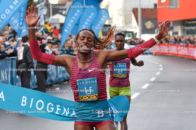 AUT, Laufen, Silvesterlauf Peuerbach 2022 | 31.12.2022, Peuerbach , AUT, Leichtathletik, Laufen, Silvesterlauf Peuerbach 2022, im Bild Werkuha Getachew (ETH)


