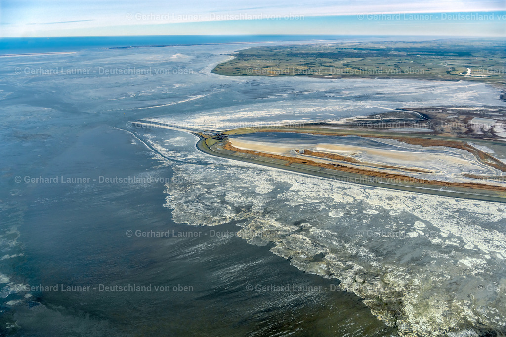 4044184 | Naturschutzgebiet Leyhörner Sieltief LEYHöRN 14.02.2021 Eisschollenstücke einer Treibeis- Schicht auf der Wasseroberfläche vor der Nordsee- Küste in Leyhörn im Bundesland Niedersachsen, Deutschland. // Ice floe pieces of a drift ice layer on the water surface vor of Nordsee- Kueste in Leyhoern in the state Lower Saxony, Germany. Foto: Gerhard Launer