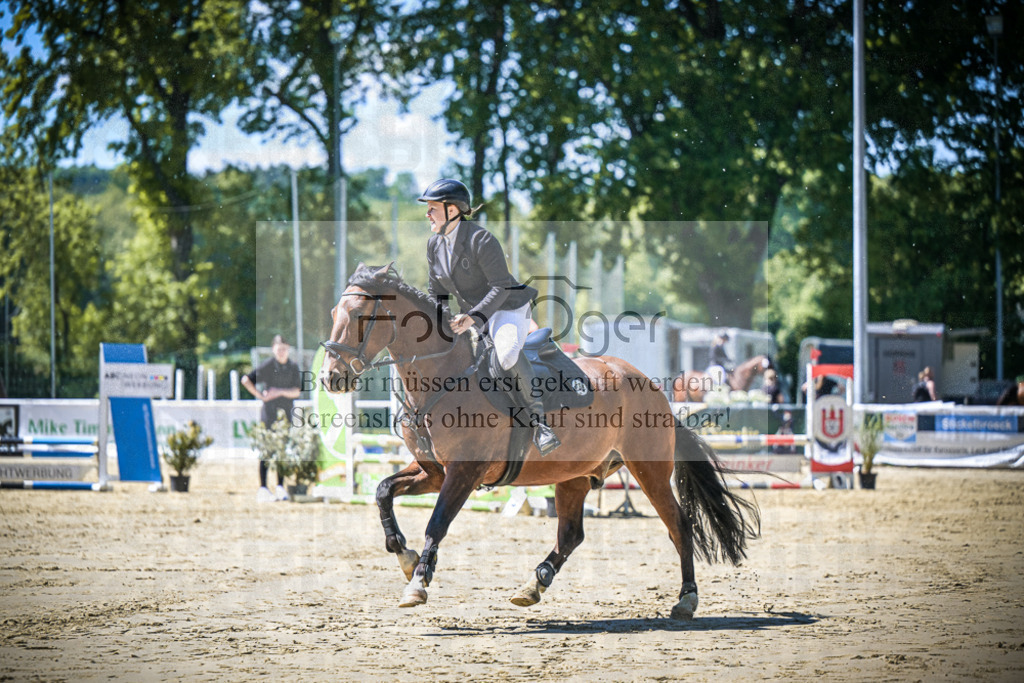 DOS_9964 | Entdecke hochwertige Reitturnierfotos von Foto Oger. Professionell, emotional und authentisch – jetzt Lieblingsmomente im Shop bestellen.Deutschlandweite Turnierfotografie. - Realisiert mit Pictrs.com