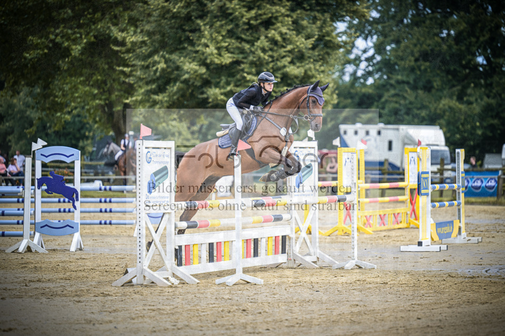 DOS_3717 | Entdecke hochwertige Reitturnierfotos von Foto Oger. Professionell, emotional und authentisch – jetzt Lieblingsmomente im Shop bestellen.Deutschlandweite Turnierfotografie. - Realisiert mit Pictrs.com