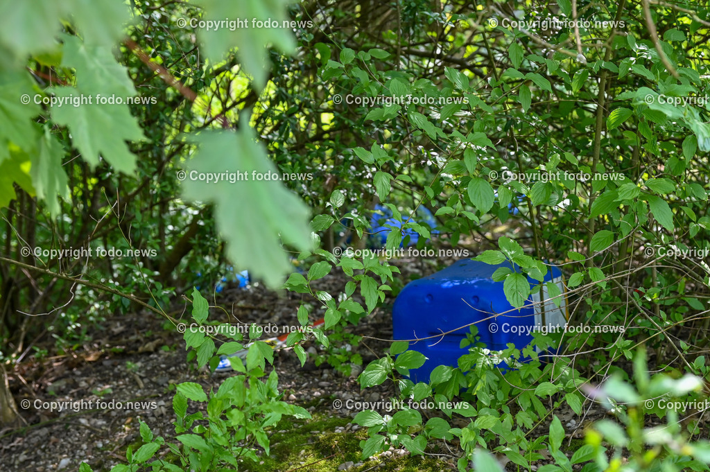 Pichlingersee_ Roma_ Sinti_ Camping_ Linz_ 03.05.2023-11 | 03.05.2023, Pichlingersee, AUT, Roma, Sinti, Camping, im Bild zurueckgelassene Campingflaeche, Mist, Muell, WC Anlage, Toilette, Kanister, Drohne