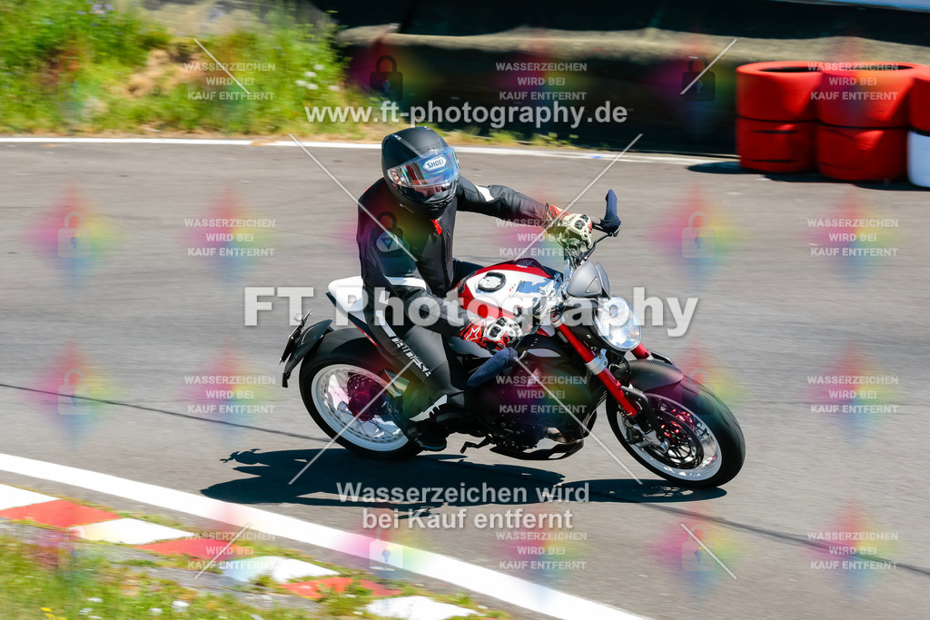 Moto-TeamOBK-22350 | Hier findet Ihr Bilder von Touristenfahrten auf der Nürburgring Nordschleife oder von anderen Veranstaltungen die ich besucht habe. Viel Spass beim Durch Schauen 
