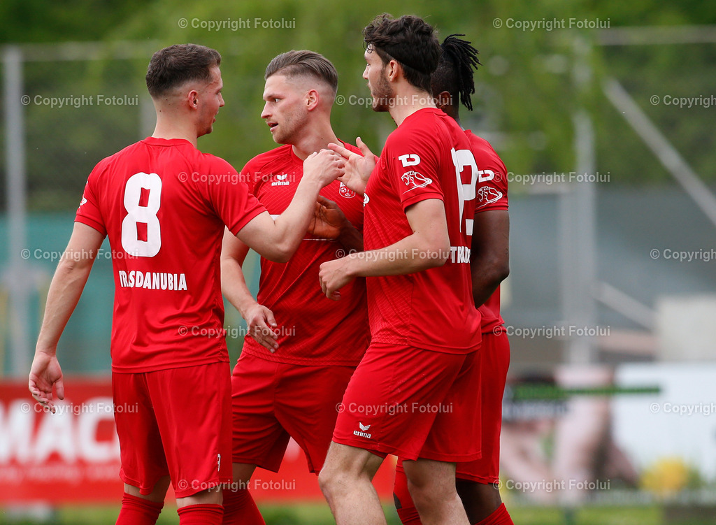 A_LUI_03052025_0013 | SPORT FUSSBALL LL.OST ASKOE OEDT 1B-USV ST.ULRICH 03.05.2025IM BILD: MARCO WEBER,MICHAEL LEONHARTSBERGER,FIN RUDEL UND  TORSCHUETZE ZUM 1:0 EMMANUEL EZIEKWE (ALLE OEDT1B) UND (ST.ULRICH)FOTO:FOTOLUI