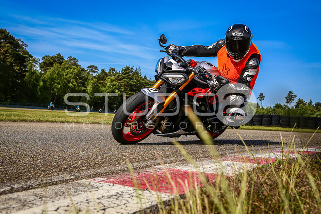 0002-260530DCB-060_2 | Deine Full-Service-Agentur für ✔️Videoproduktionen und ✔️Motorsportfotografie Jetzt Angebot anfragen!