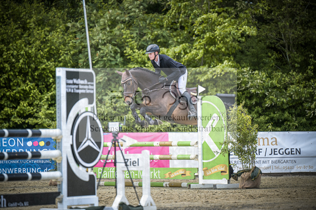 DOS_0339 | Entdecke hochwertige Reitturnierfotos von Foto Oger. Professionell, emotional und authentisch – jetzt Lieblingsmomente im Shop bestellen.Deutschlandweite Turnierfotografie. - Realisiert mit Pictrs.com