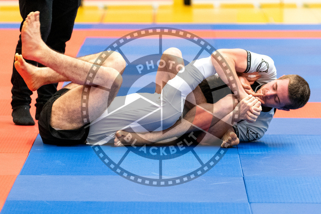 20231118PBB13780 | Fighters compete during the AJP Tour 600 Frankfurt Championship in Frankfurt/Main, Germany, on November 18, 2023.