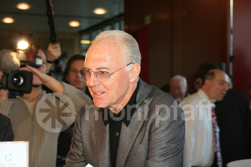Franz Beckenbauer | Franz Beckenbauer * DFB * WM * - Realisiert mit Pictrs.com