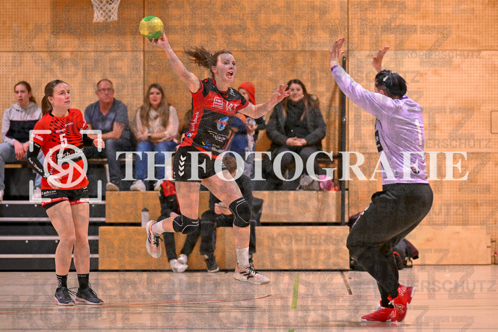GER, SG Maulburg/Steinen - SG Muggensturm/Kuppenheim, Handball, Suedbadenliga, 17. Spieltag, Saison 2023/2024, 09.03.2024 | Finja Bartram (SG Maulburg/Steinen, #05), Melanie Wunsch (SG Muggensturm/Kuppenheim, #14), Stefanie Kovacic (SG Maulburg/Steinen, #01)

GER, SG Maulburg/Steinen - SG Muggensturm/Kuppenheim, Handball, Suedbadenliga, 17. Spieltag, Saison 2023/2024, 09.03.2024

Foto: TH Fotografie/Thomas Hess