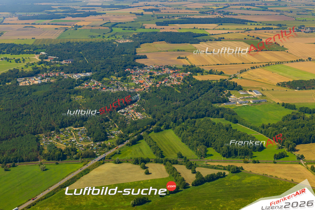 Borstel Stendal Bild- Das Luftbild wurde 2025 vom UL-Flugzeug heraus erstellt ( keine Drohne bzw. Drohnenaufnahme ) - Hochauflösende Luftaufnahme -Nicht vergleichbar mit Google Maps oder Satelittenbilder- Die Geschenkidee !Mit Lizenz und Bildrechte bestellbar - CC