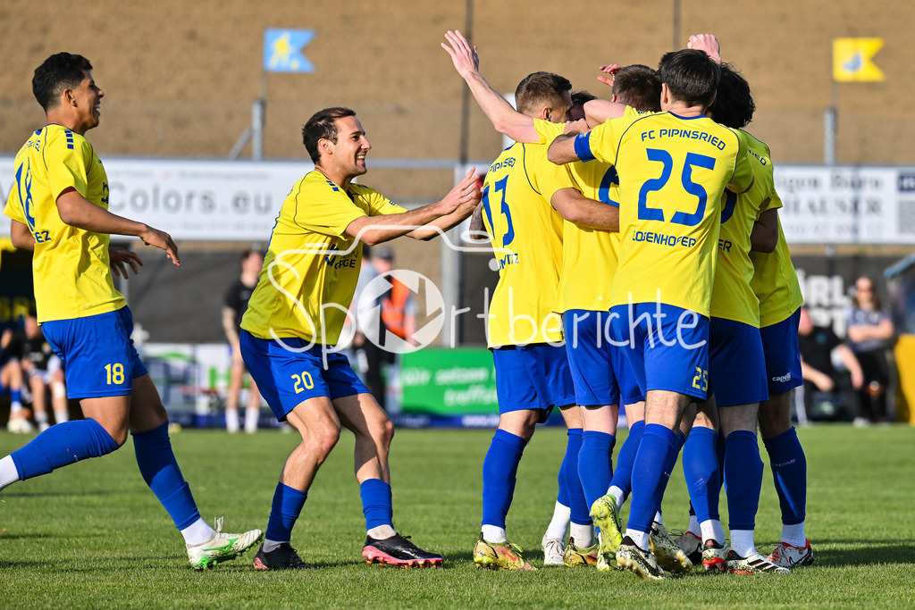 FC Pipinsried - TSV Grünwald | Jubel nach dem Treffer zum 1-0 druch Mario GOTZENDORFER (FCP #6) / Tor / Torschuetze / Freude / Happy / Bayernliga Sued: FC Pipinsried - TSV Gruenwald, Kuechenstadel Arena am 11.04.2025