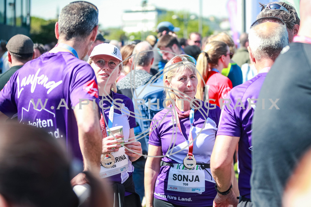 ..... | LINZ,AUSTRIA,27.April 25, Int. 3 Brückenlauf Linz  , Image shows: Photo: WAPICS / Manuel Binder