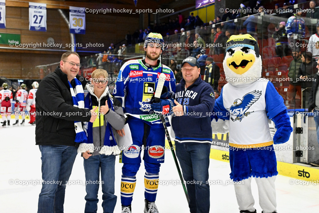 EC IDM Wärmepumpen VSV vs. HCB Südtirol Alperia | Spieler des Abends #8 Maximilian Rebernig EC VSV, Firma Wiegele Reisen, EC IDM Wärmepumpen VSV vs. HCB Südtirol Alperia, EC IDM Wärmepumpen VSV vs. HCB Südtirol Alperia am 28.12.2025 in Villach (Stadthalle Villach), Austria, (Photo by Bernd Stefan)
