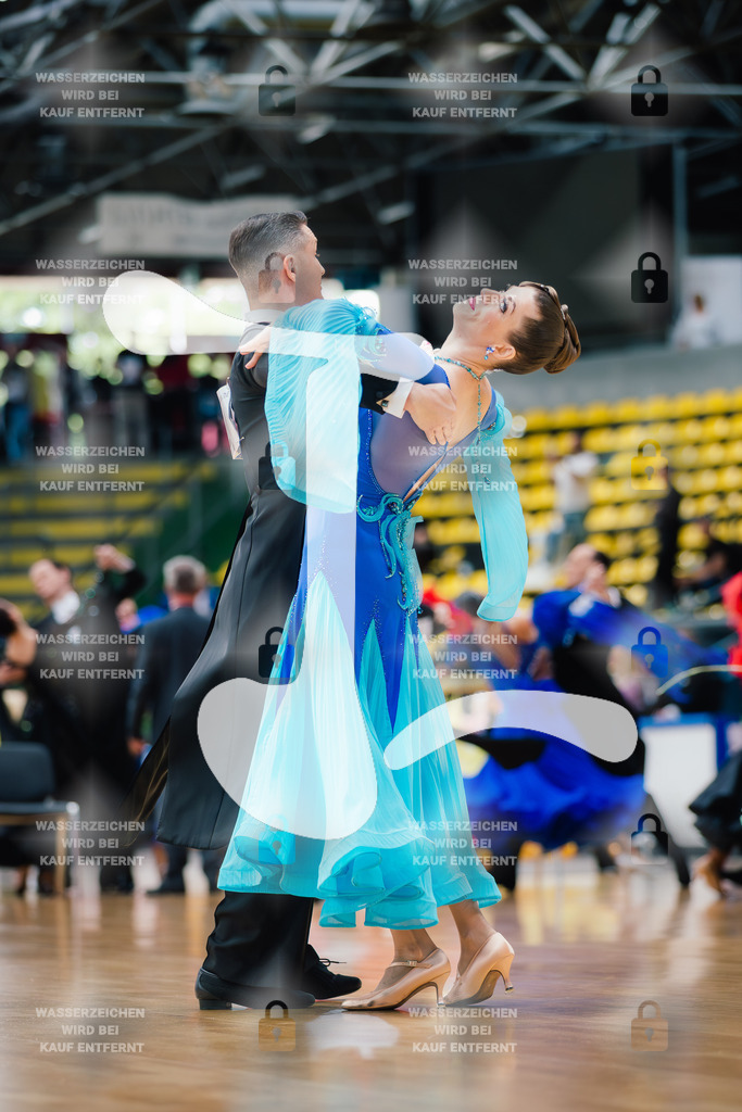 Hessen Tanzt WDSF Open Senior I Standard 19th (49) Markus Vogel _ Silke Vogel (Tanzsportzentrum Stuttgart-Feuerbach)-2025-05-17-6878 | Webshop for digital downloads and prints of dance sport, event & show photographer Julian Link - Realisiert mit Pictrs.com