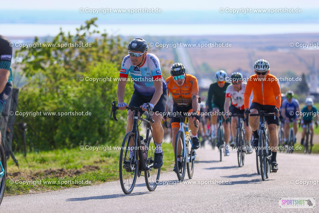 TRA_0976 | Neusiedlersee Radmarathon 2026@sportshot_your_pictrs #yourpictures#roadtowm2029 #nrm #neusiedlerseeradmarathon #neusiedlersee #neusiedlerseetourismus #burgenland #mörbisch #nrm26 #burgenlandtourismus #voglundco #poweredbyburgenlandtourismus #radsport #rad #marathon #ucigranfondo #visitburgenland #ucigranfondoworldseries