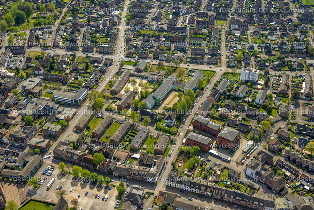 Goch240402685 | Luftbild, Berufskolleg Kleve des Kreises Kleve Schulort Goch, Arnold-Janssen-Schule Grundschule, PrinzGarten Wohnanlage, Wohngebiet zwischen Westring und Mühlenstraße, Goch, Niederrhein, Nordrhein-Westfalen, Deutschland