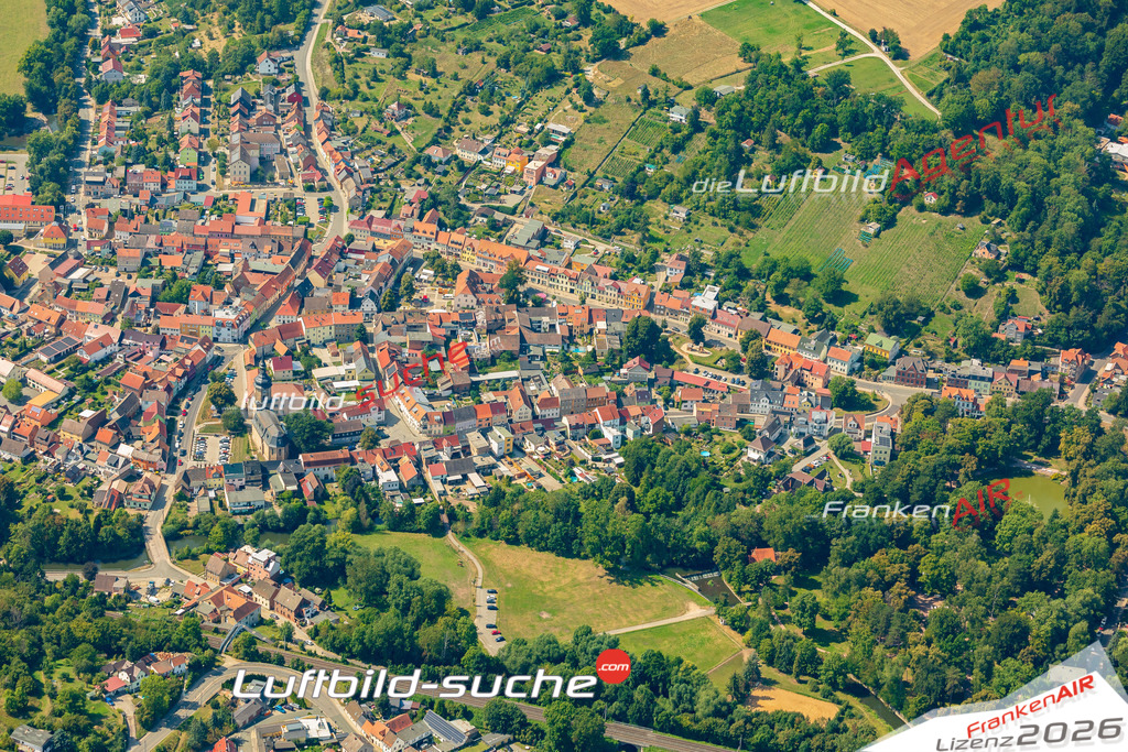 Altstadt historische Gebäude Bad Sulza Bild- Das Luftbild wurde 2025 vom UL-Flugzeug heraus erstellt ( keine Drohne bzw. Drohnenaufnahme ) - Hochauflösende Luftaufnahme -Nicht vergleichbar mit Google Maps oder Satelittenbilder- Die Geschenkidee !Mit Lizenz und Bildrechte bestellbar - CC