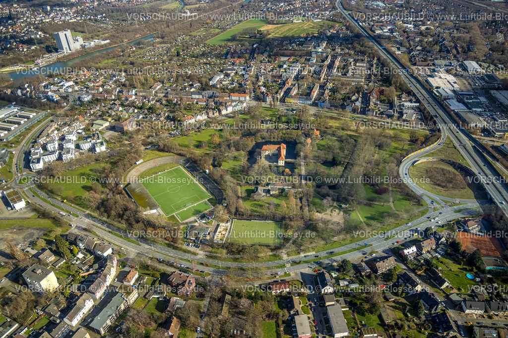 Herne230211952 | Luftbild, Wasserschloss Schloss Strünkede, Schlosspark, Stadion am Schloss Strünkede, Baukau, Herne, Ruhrgebiet, Nordrhein-Westfalen, Deutschland