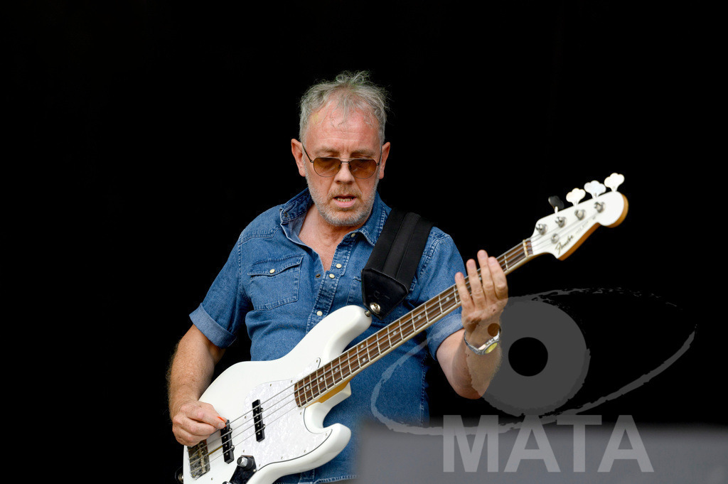 _DWA6672 | Gil Allan (Bass) von der Band Big Country bei ihrem Auftritt im Rahmen des Festival Lieder am See 2024 in Franken Enderndorf Spalt, 27.07.2024 Bayern Deutschland - Realisiert mit Pictrs.com