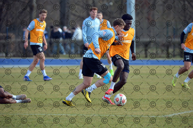 RGE_8400b | Hertha BSC, 2.Bundesliga, Herren, Training auf dem Hanns-Braun-Platz, Saison 2025/26,  von li.  Michael Cuisance ( Hertha BSC ),  Boris Mamazah Lum ( Hertha BSC ), 11.03. 2026, Fotograf: Ralf Gebhardt - Realisiert mit Pictrs.com