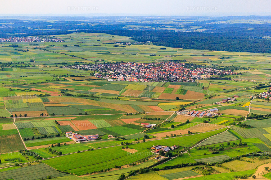 Luftbild: Ortsteil Schwärzling Guldenäcker von Süden im Ortsteil Oberjesingen in Herrenberg im Bundesland Baden-Württemberg in Deutschland. Foto: IMG_66855.jpg vom 07.06.2014 durch Werner Riehm/FLY-FOTO.deAuflösung des Originals: 4526 x 3017 px