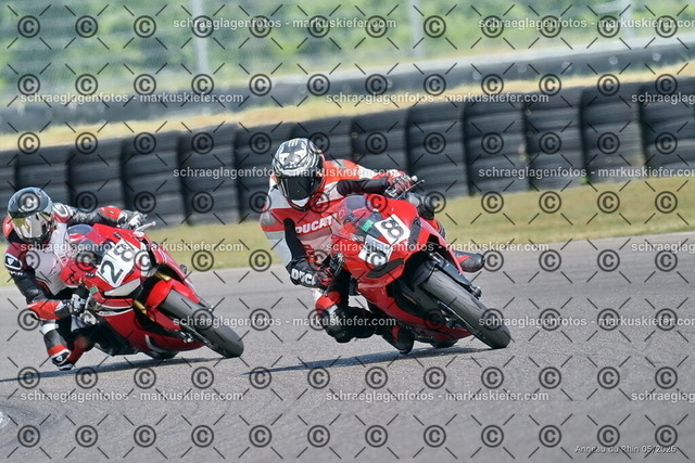 26BT02-2130 | markuskiefer.com - Realisiert mit Pictrs.com