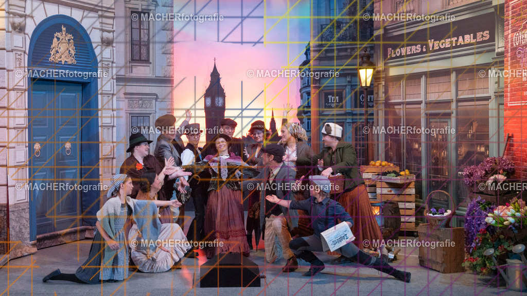 070_MFL-2025 | Portraitbilder von Regisseur; Darsteller; Techniker; Maske; Kostüme; Chor; Musiker; Bilderserie der Generalprobe und der Premierenvorstellung, Szenenbilder; Ausdrucksstudien; Bühnenüberblick; Bühnenkulissen; Pressefotos inkl. Redaktionsfoto Darstellergruppe.