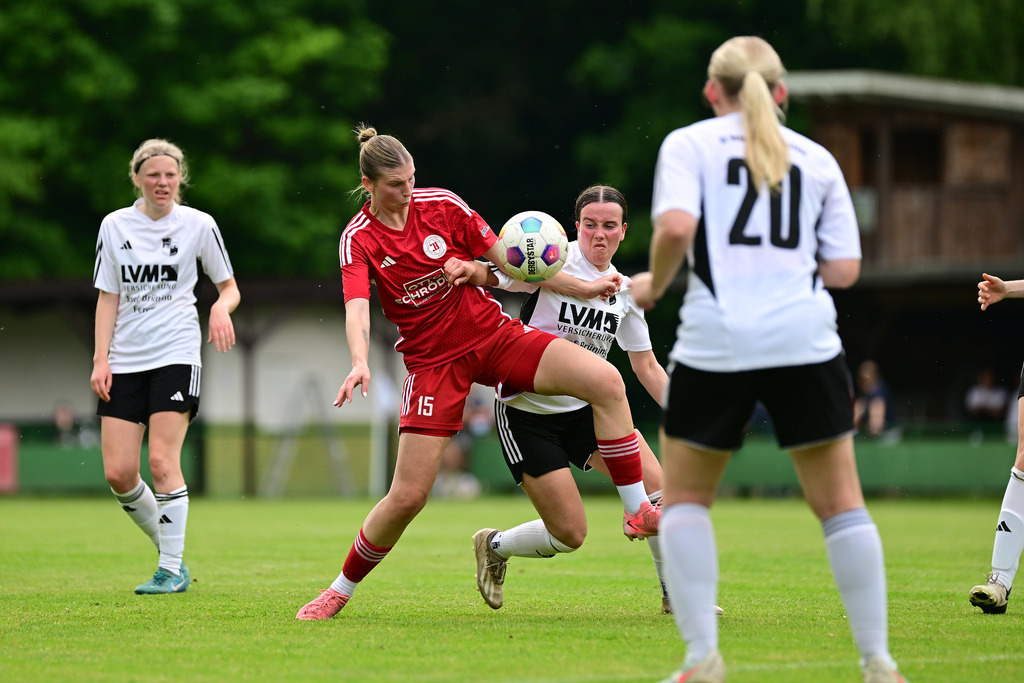 Fußball I Frauen I Saison 2024-2025 I Oberliga I 26. Spieltag I FC Jesteburg-Bendestorf - SV Heidekraut Andervenne | Der Sportfotograf. - Realisiert mit Pictrs.com
