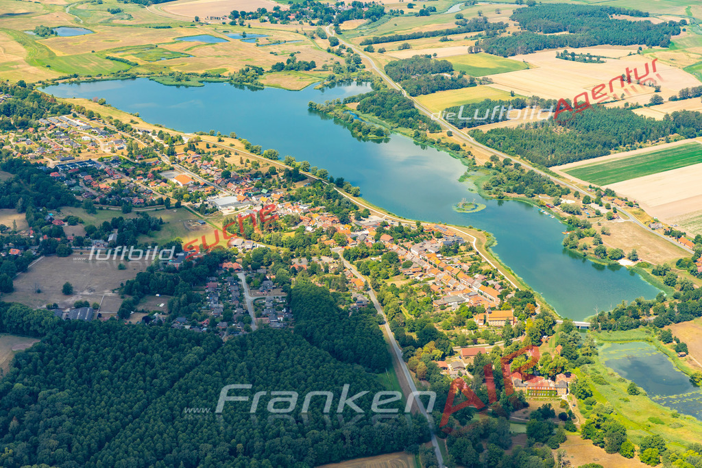 Aktuelles Luftbild von  Gartow - Die Luftaufnahme wurde 2022 mittels UL-Flugzeug erstellt ( keine Drohne ) - hochauflösende Kamera-Systeme von  Canon -Beste Qualität - Für grossformatige Ausdrucke geeignet. Die Geschenkidee !