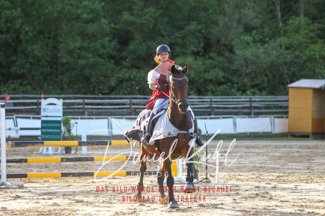 DKP45216 | Turnierfotos kaufen im Webshop von Daniel Kuhl Photography – entdecke professionelle Reitsportfotos aus Turnieren & Events. Hochwertige Turnierbilder online bestellen & sichern. Jetzt Fotos von Reitsportturnieren kaufen!