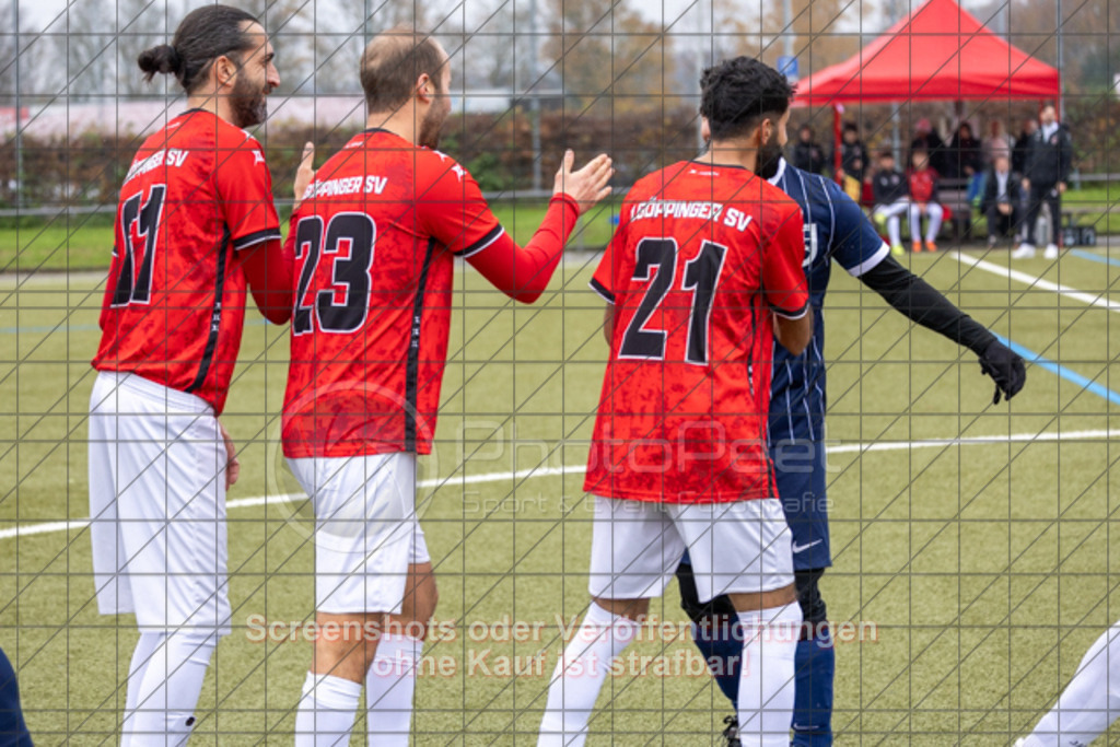 20251109_123642_0042 | #,1.Göppinger SV II (rot) vs. TV Jahn Göppingen II (blau), Fussball, Kreisliga B8, Bezirk Neckar/Fils, 12. Spieltag, Saison 2025/2026, Kunstrasenplatz Süd, Hohenstaufenstraße 116, 73033 Göppingen, 09.11.2025 - 12:30 Uhr,Foto: PhotoPeet-Sportfotografie/Peter Harich