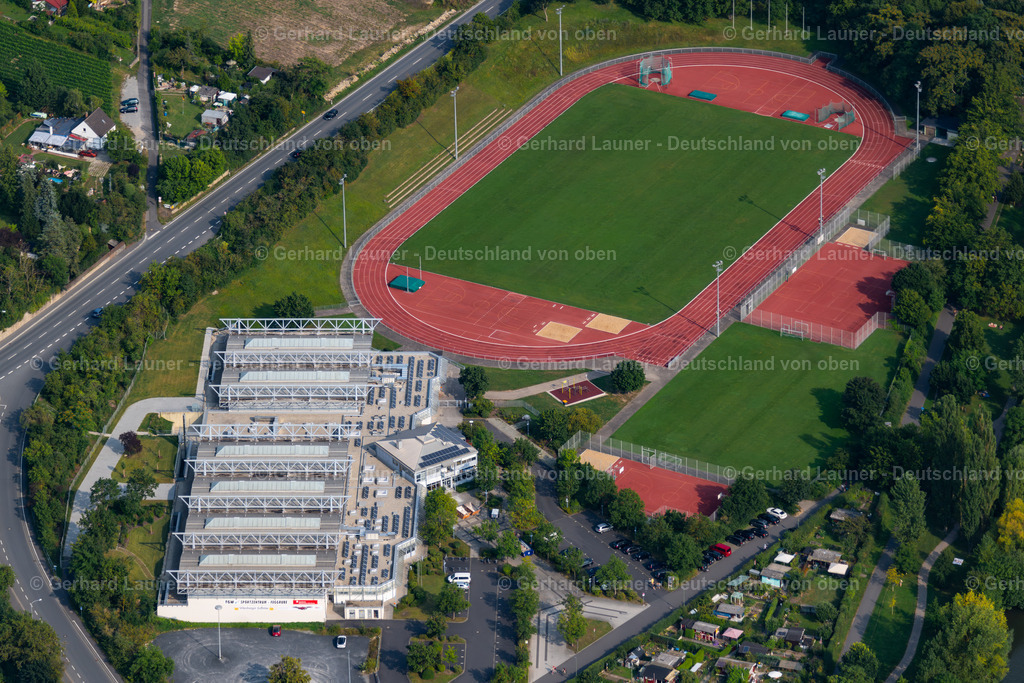 4047723 | WüRZBURG 21.08.2021 Ensemble der Sportplatzanlagen " Turngemeinde Würzburg von 1848 e.V. " am Heiner-Dikreiter-Weg im Ortsteil Sanderau in Würzburg im Bundesland Bayern, Deutschland. Weiterführende Informationen bei: Turngemeinde Würzburg 1848 e.V. Sportzentrum Feggrube. // Ensemble of sports grounds " Turngemeinde Wuerzburg von 1848 e.V. " on am Heiner-Dikreiter-Weg in the district Sanderau in Wuerzburg in the state Bavaria, Germany. Further information at: Turngemeinde Wuerzburg 1848 e.V. Sportzentrum Feggrube. Foto: Gerhard Launer