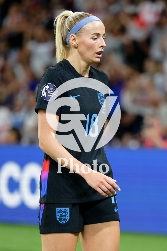 England v Italy - UEFA Women's EURO 2025 Semi-Final | GENEVA, SWITZERLAND - JULY 22:  Chloe Kelly of England looks on  during the UEFA Women's EURO 2025 Semi-Final match between England and Italy at Stade de Geneve on July 22, 2025 in Geneva, Switzerland. (Photo by Giuseppe Velletri/Sports Press Photo/Getty Images)
