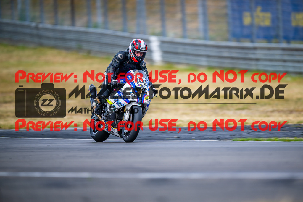 MaZZes_FotoMatrix_230719_2 | WEISS