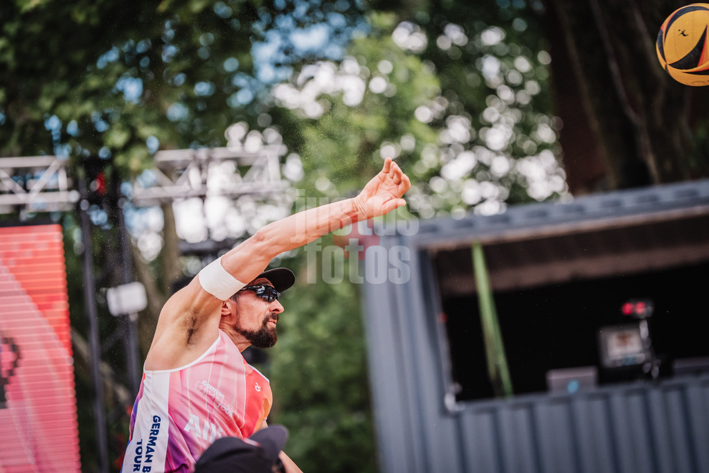 Beachvolleyball | Männer | Allianz German Beach Tour 2025 | Tourstop Düsseldorf | 15.05.2025 | Jonathan Erdmann beim Angriff