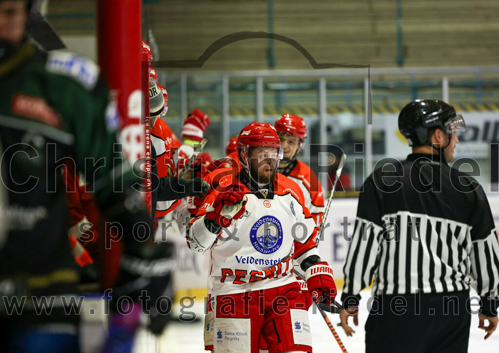 2022-12-02_080_TSV_Erding_gegen_EV_Pegnitz | Erding, Deutschland, 02.12.2022:
Eishockey, Bayernliga 2022 / 2023, 17. Spieltag, TSV Erding gegen EV Pegnitz, Endergebnis: 9:3

Oleg Seibel (EV Pegnitz, #8)

Foto: Christian Riedel / fotografie-riedel.net