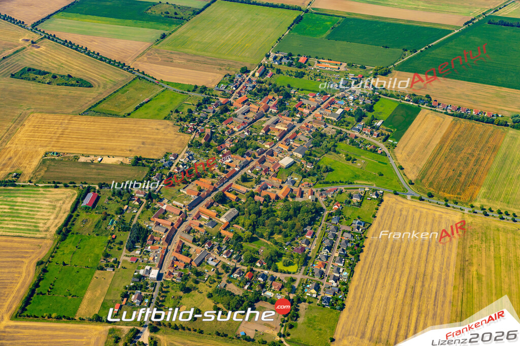 Luftbild Vs Google Maps  Heeren  Stendal -Das Luftbild wurde 2025 vom UL-Flugzeug heraus erstellt ( keine Drohnenluftbilder ) - Hochauflösende Luftaufnahme -Nicht vergleichbar mit Google Maps oder Satelittenbilder- Die Geschenkidee !Mit Lizenz und Bildrechte bestellbar